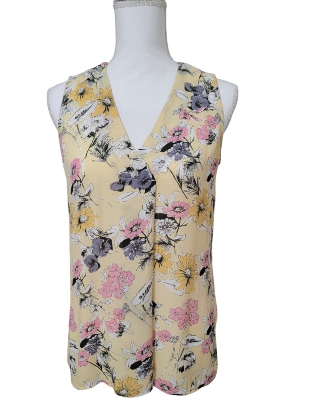 Lex & Madison Size S Yellow, White, Gray and Pink Floral Sleeveless Blouse